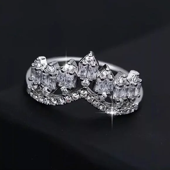 NEW 18k White Gold Sapphire Ring Band Diamond Ring